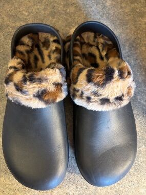 Faux Fur Leopard Lined Black Slip-On Clogs